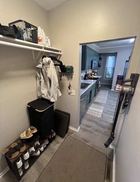 Building Photo - 413 19th Ave NE