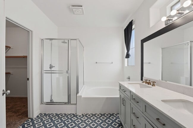 Building Photo - Resort-Style Living in Tempe | Updated 3 Bed + Private Putting Green
