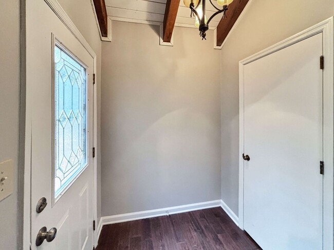 Building Photo - Beautiful 4 BR 3.5 BA Home in Marietta!