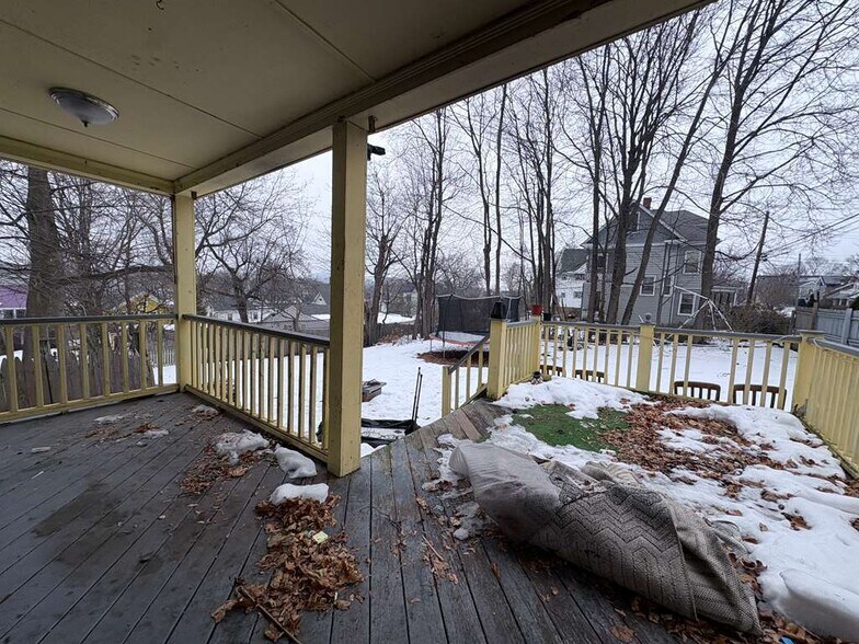 Building Photo - 320 Lenox St