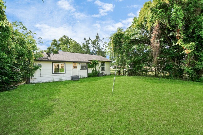 Building Photo - 7004 Conley St