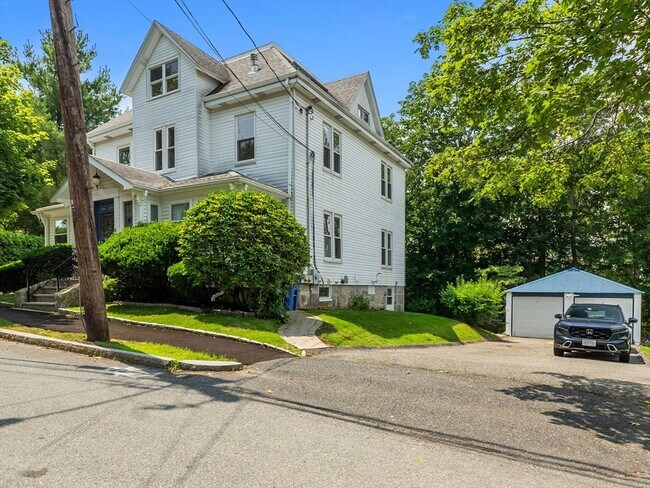 Building Photo - 55 Hale St