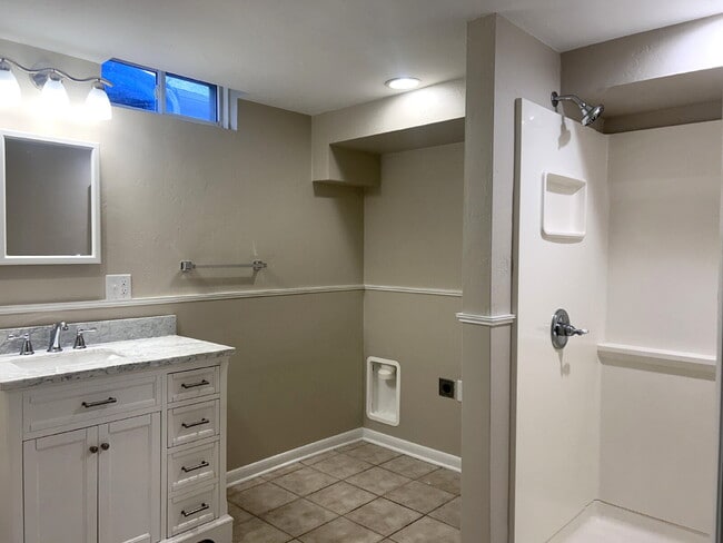 Building Photo - Fully Renovated 3 Bedroom Ranch!