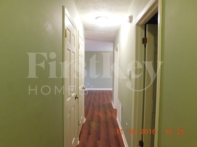 Building Photo - 2642 Shady Valley Rd