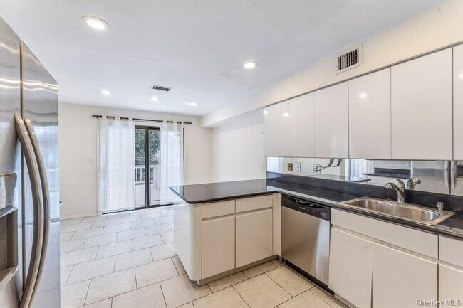 Building Photo - 124 Foxwood Dr