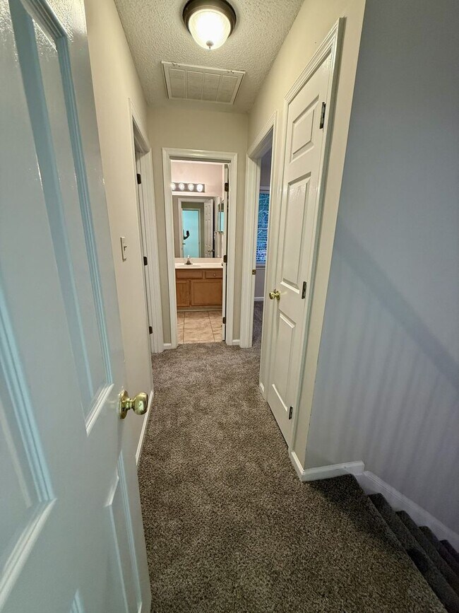 Building Photo - 1024 Laurens Way