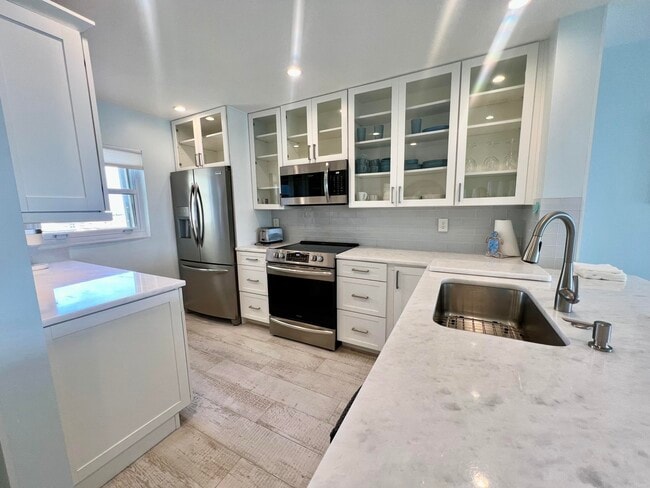 Building Photo - 7410 S Ocean Dr