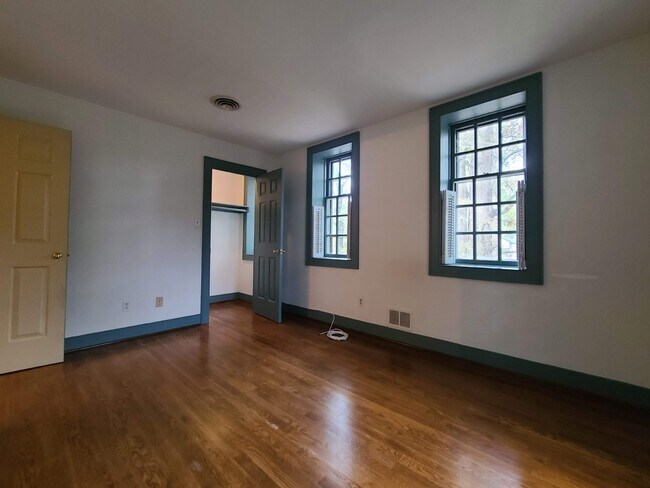 Building Photo - 3 BR, 2.5 BA in Crown Grant