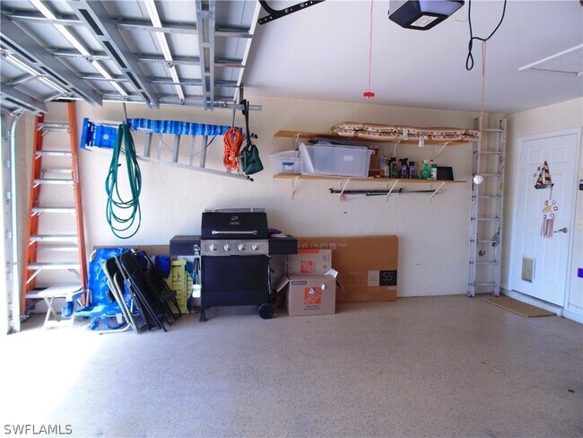 Building Photo - 4835 SW 18th Ave