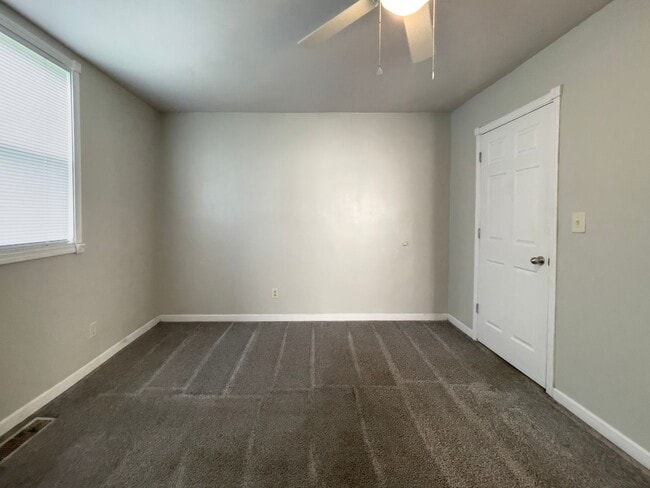 Building Photo - PRELEASING for AUGUST! Close to Campus