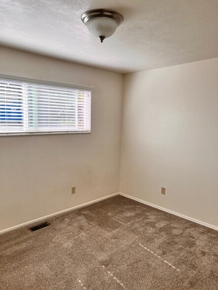 Building Photo - 1535 S 100 E