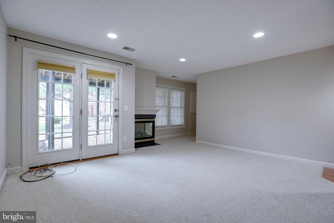 Building Photo - 12691 Heron Ridge Dr