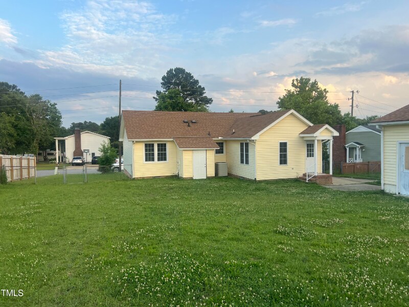 Building Photo - 404 Cardinal Dr