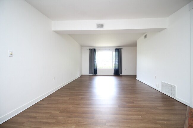 Building Photo - 3BR Home Near Belvedere Park with Bonus Flex Space, Garage & Convenient Access to Shopping, Schoo...