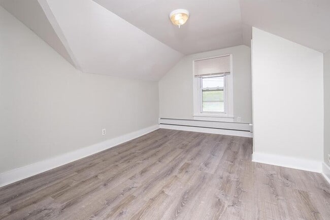 Building Photo - 338 Saratoga St