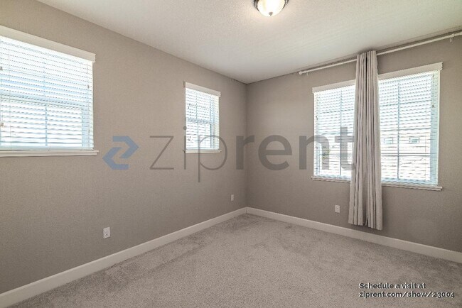Building Photo - 707 Razorbill St