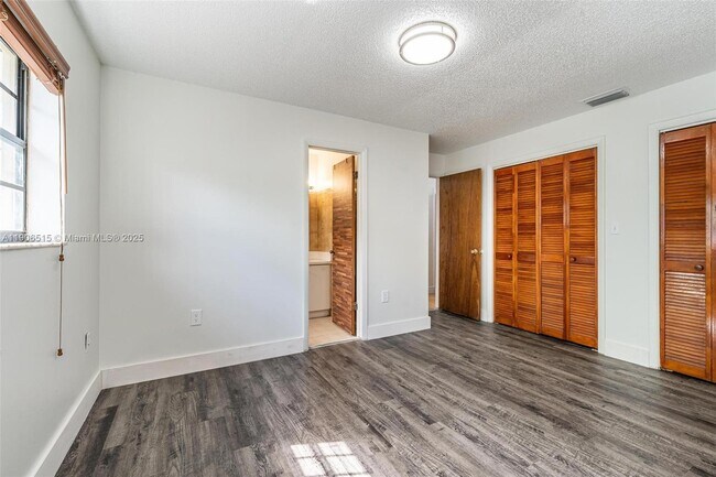 Building Photo - 1048 NW 32nd Pl