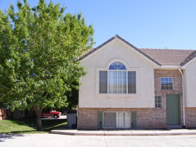Building Photo - 664 N 2720 E