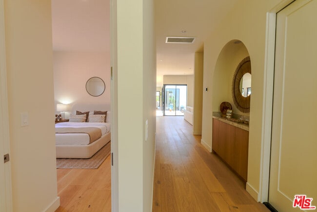 Building Photo - 4936 Coolidge Ave