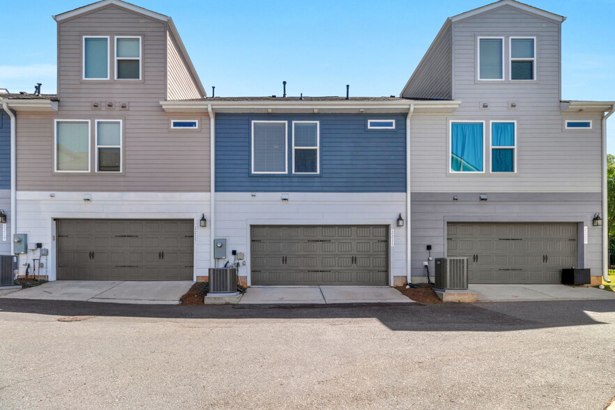 Building Photo - 2211 Statesville Ave