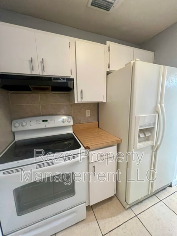 Building Photo - 14996 SW 35th Avenue Rd