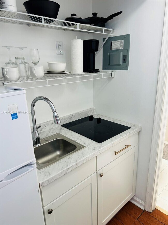 Building Photo - 415 32nd St