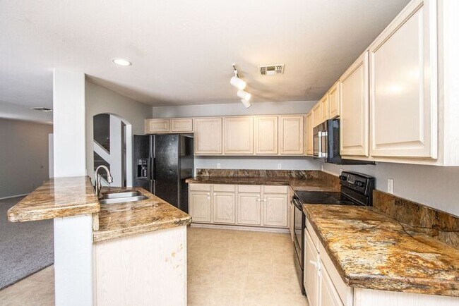 Building Photo - Welcome to this beautiful 4 bedroom, 3 bathroom home in San Tan Valley, AZ.