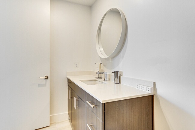 Building Photo - 332 Cocoanut Ave