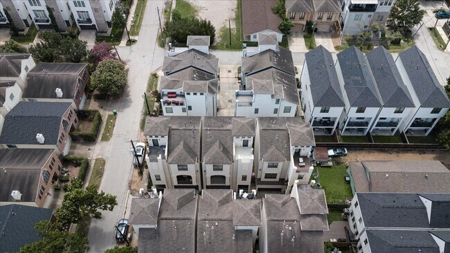 Building Photo - 5648 Larkin St