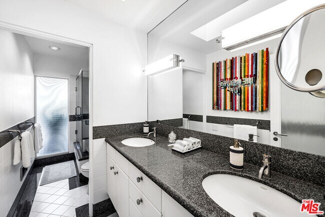 Building Photo - 26940 Malibu Cove Colony Dr