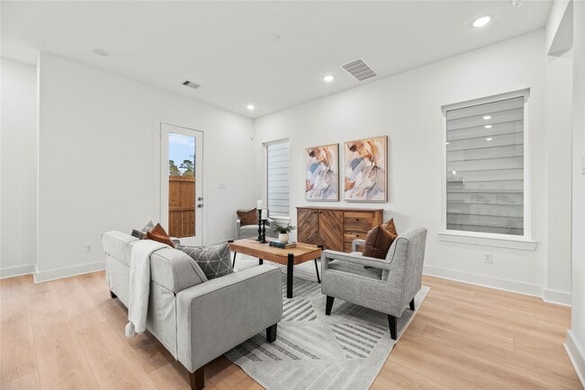 Building Photo - 1308 Neiman Ln