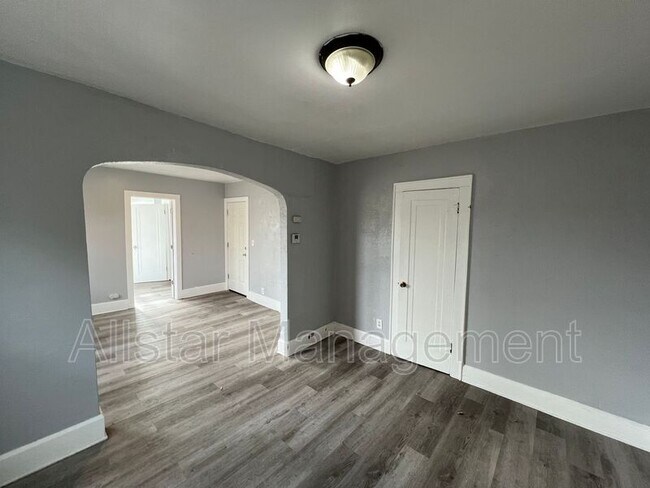 Building Photo - 539 E Cuyahoga Falls Ave