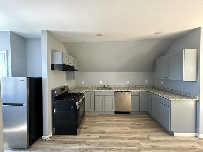 Building Photo - 212 Inslee Pl