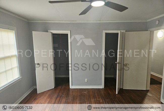 Building Photo - 2871 Fairhill Dr