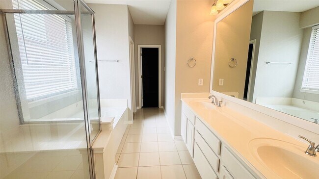 Building Photo - 3218 Oak Cliff Ln