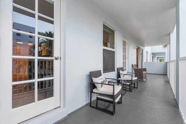 Building Photo - 950 Ponce De Leon Rd