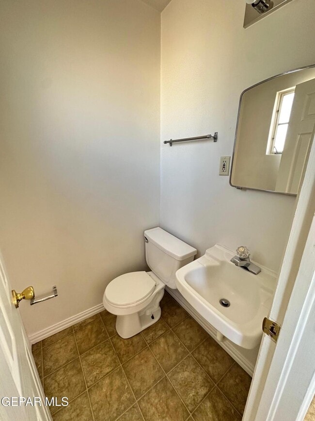 Building Photo - 5036 Louis Dr