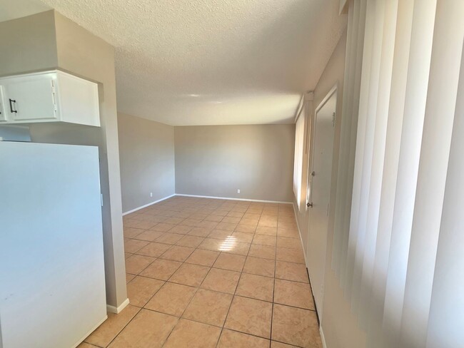 Building Photo - Great Location! Remodeled 1 bed 1 bath