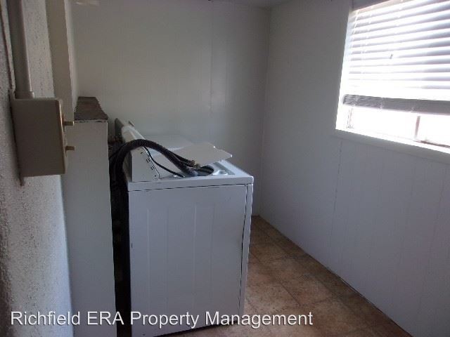Building Photo - 2 br, 1 bath House - 440 S 200 W