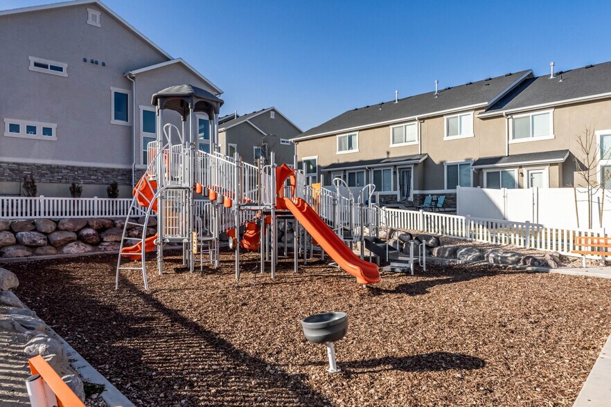 Building Photo - 4864 W Pillar Dr