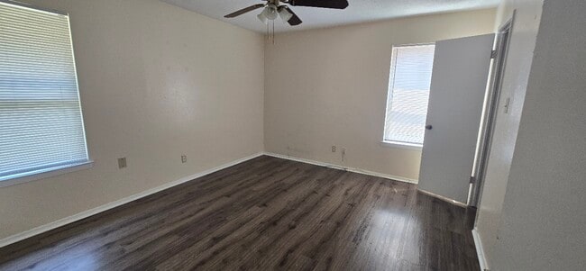Building Photo - 2108 Lago Trail