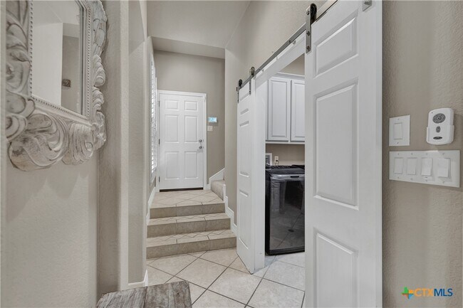 Building Photo - 9752 Trophy Oaks Dr