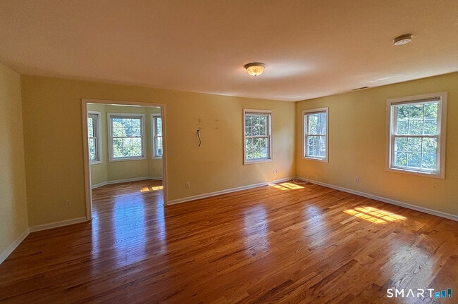 Building Photo - 405 S Pine Creek Rd