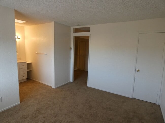 Building Photo - Townhouse in South Santa Maria with 1 car ...