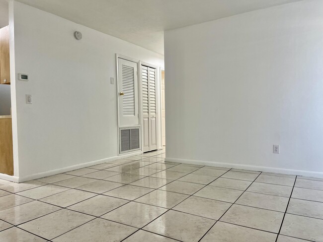 Building Photo - 395 Schoolhouse Ln