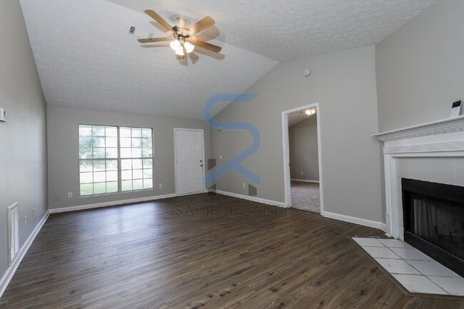 Building Photo - Move in before October 31st and get a $250...