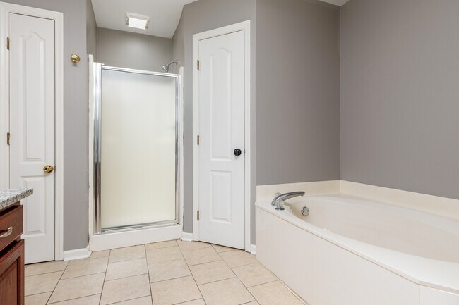 Building Photo - 123 Bordeaux Ln