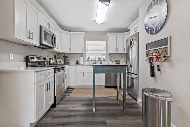 Building Photo - "Charming 3-Bed, 2-Bath Home in Tampa – Perfect Blend of Comfort and Convenience!"