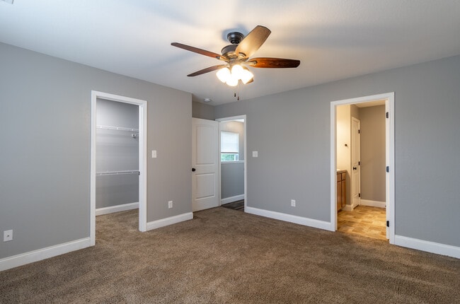 Building Photo - 926 Warrior Hill Dr