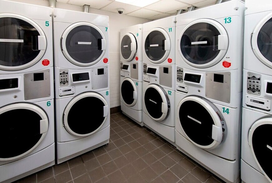 Building Photo - 337 E 50th St